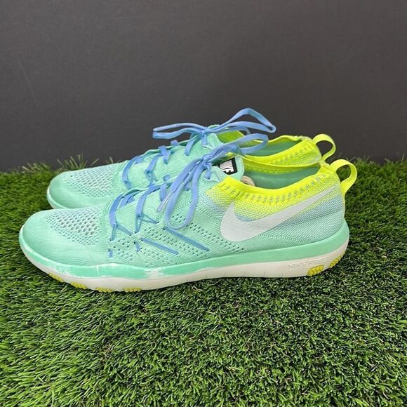 Nike Free TR Focus Flyknit Trainers - Picture 3 of 9